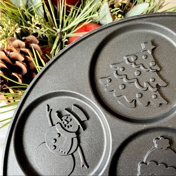 Nordic Ware•Christmas Silver Dollar Pancake Pan•Nonstick Surface•7-Shapes/Batch - Picture 5 of 15